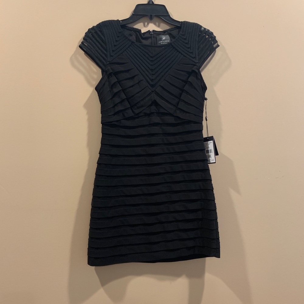 🆕Adrianna Papell little black dress